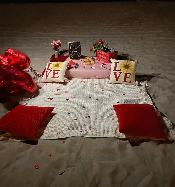 Romantic Picnic Luxury Picnic, Romantic picnic ideas, Luxury romantic picnics